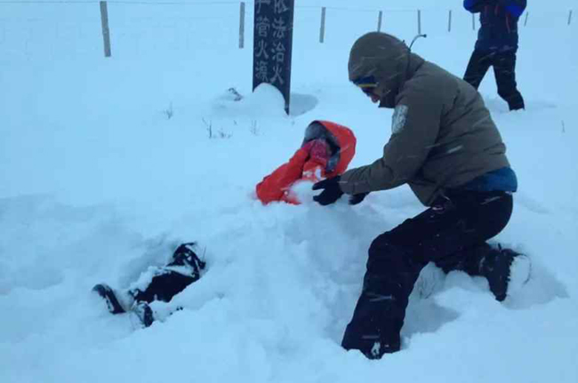 坝上玩雪