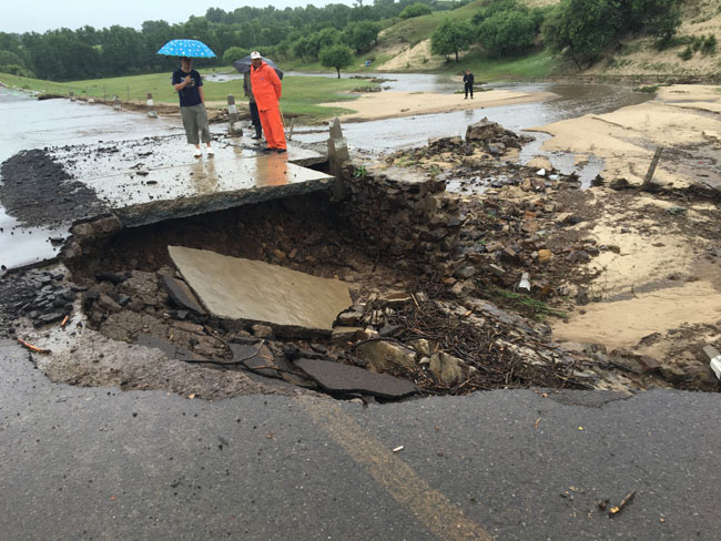 乌兰布统大水断路